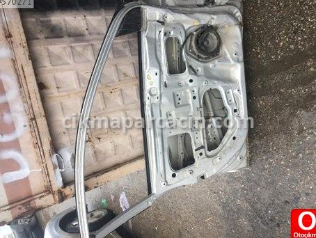 Hyundai Accent Sağ Ön Kapı çıkma parça
