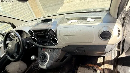 Citroen Berlingo Direksiyon Simidi çıkma parça - Bulut Otomotiv Orjinal Çıkma ve Yedek Parça İzmir