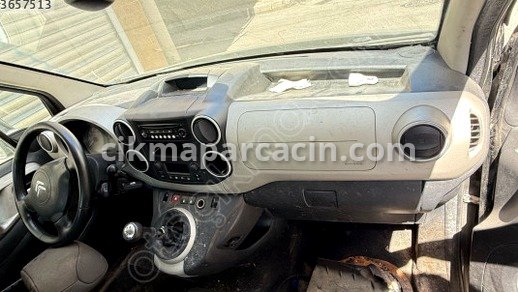 Citroen Berlingo Double Teyp çıkma parça