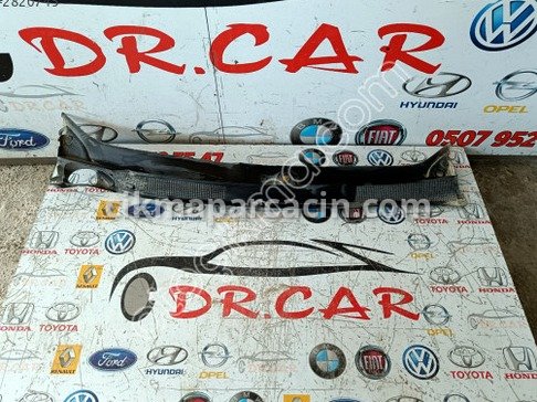 Dacia Duster Ön Cam Izgarası çıkma parça
