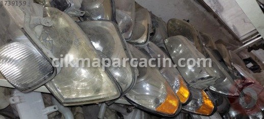 Hyundai Accent Sağ Ön Far çıkma parça