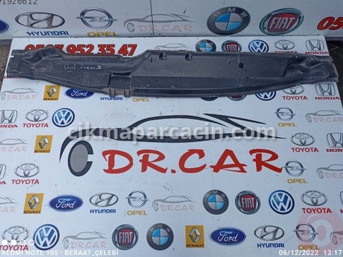 Ford Focus Ön Cam Izgarası çıkma parça