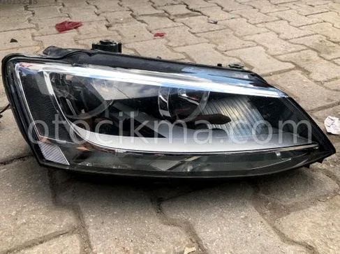 Volkswagen Jetta Sağ Ön Far çıkma parça - Bulut Otomotiv Orjinal Çıkma ve Yedek Parça İzmir