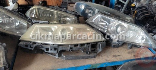 Renault Megane Sağ Ön Far çıkma parça