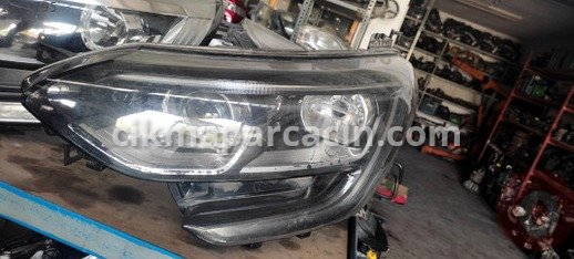 Renault Megane Sağ Ön Far çıkma parça
