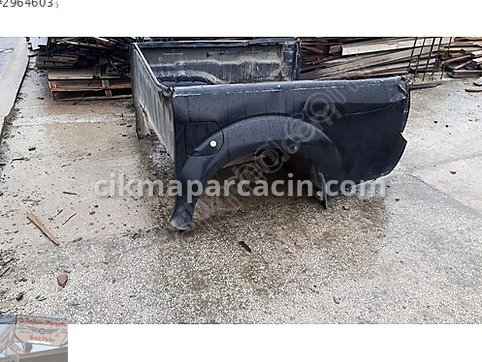 Nissan Navara Sağ Arka Çamurluk çıkma parça