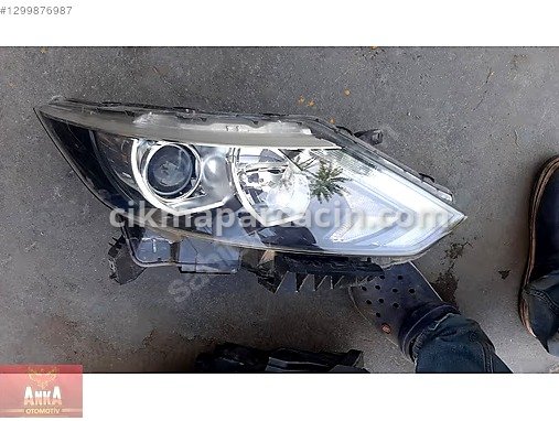 Nissan Qashqai Sağ Ön Far çıkma parça