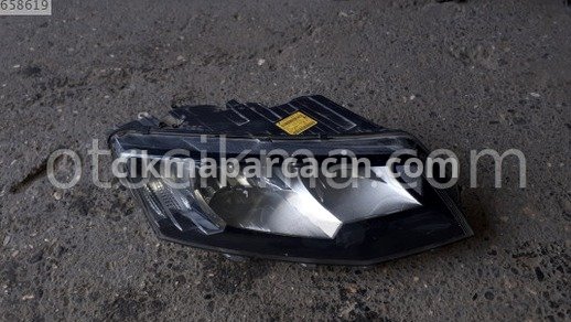 Skoda Octavia Sağ Ön Far çıkma parça