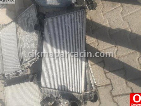 Volkswagen Passat Radyatör Traversi çıkma parça