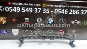 Passat B7 2010-2015 Ön Panjur Profili Tutucu 3AA807571 | ÇIKMA PARÇA