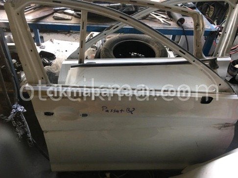 Volkswagen Passat Sağ Arka Kapı çıkma parça