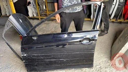 Volkswagen Passat Sol Ön Kapı çıkma parça - Bulut Otomotiv Orjinal Çıkma ve Yedek Parça İzmir