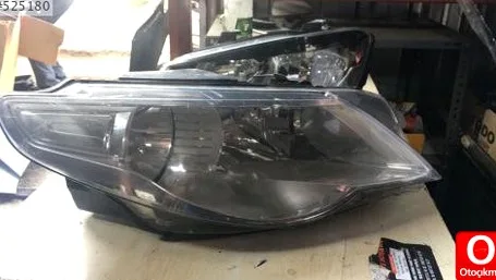 Volkswagen Passat Sağ Ön Far çıkma parça - Bulut Otomotiv Orjinal Çıkma ve Yedek Parça İzmir