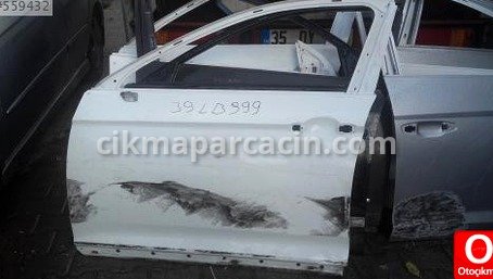Volkswagen Passat Sağ Ön Kapı çıkma parça