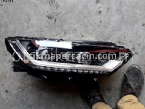 Volkswagen Passat Sağ Ön Far çıkma parça
