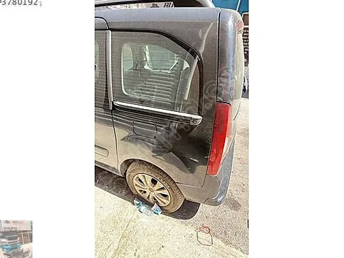 Peugeot Partner Sol Ön Çamurluk çıkma parça - Bulut Otomotiv Orjinal Çıkma ve Yedek Parça İzmir
