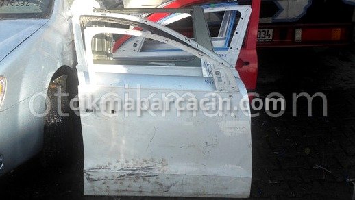 Volkswagen Polo Sağ Ön Kapı çıkma parça
