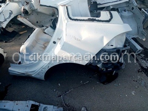 Renault Clio Arka Çamurluk çıkma parça