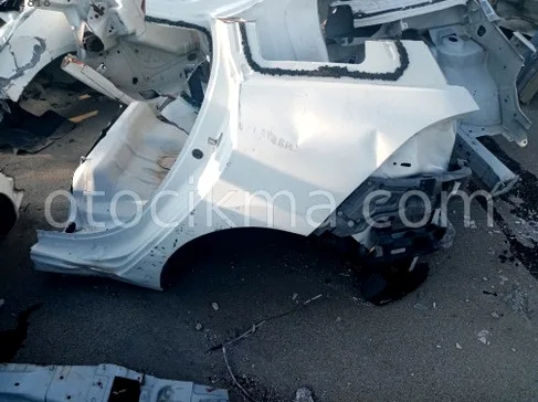 Renault Clio Arka Çamurluk çıkma parça