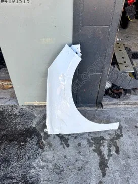 Renault Clio Sağ Ön Çamurluk çıkma parça