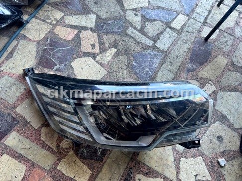 Renault Trafic Far çıkma parça