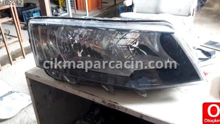 Skoda Octavia Sağ Ön Far çıkma parça