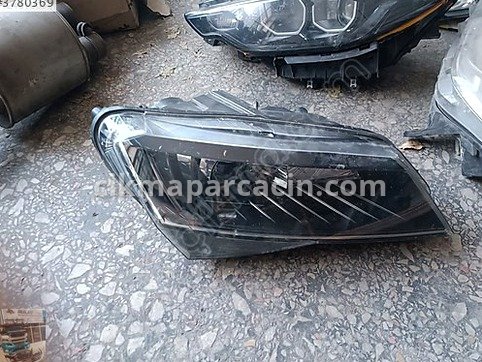 Skoda Superb Sağ Ön Far çıkma parça