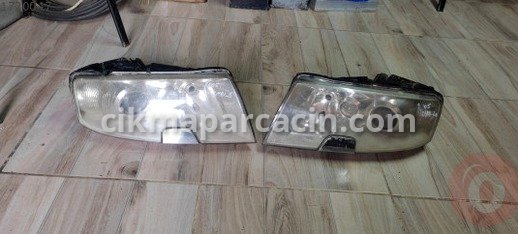 Skoda Superb Sağ Ön Far çıkma parça