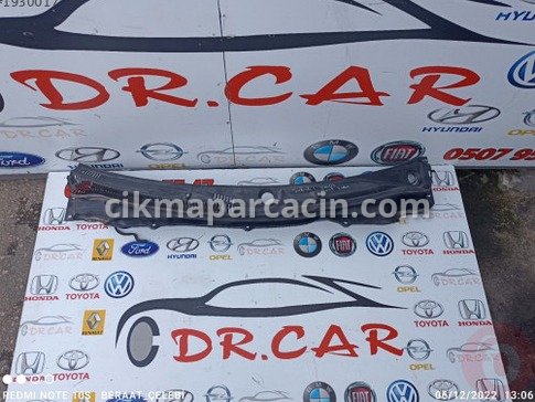Suzuki Swift Ön Cam Izgarası çıkma parça