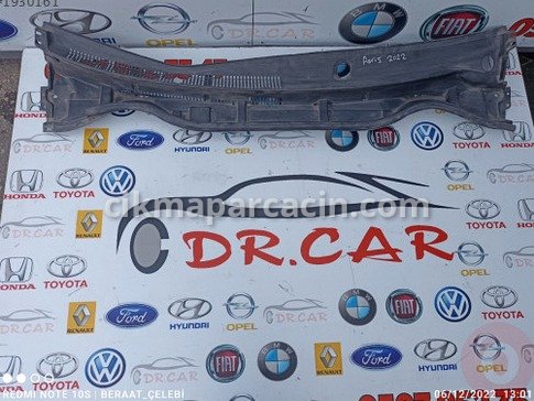 Toyota Auris Ön Cam Izgarası çıkma parça
