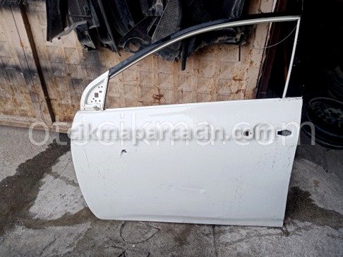 Toyota Corolla Sol Ön Kapı çıkma parça
