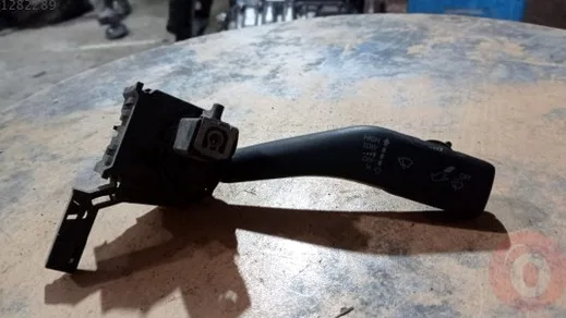Volkswagen Caddy Direksiyon Düğmesi çıkma parça - Bulut Otomotiv Orjinal Çıkma ve Yedek Parça İzmir