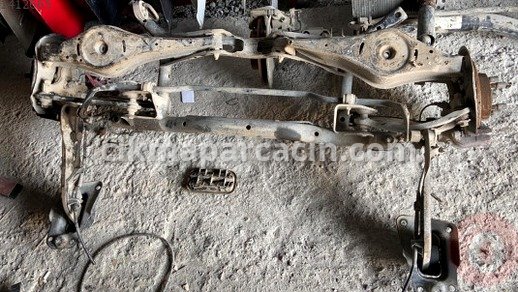 Volkswagen Jetta Radyatör Traversi çıkma parça