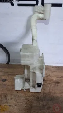 Volkswagen Jetta Cam Suyu Deposu çıkma parça