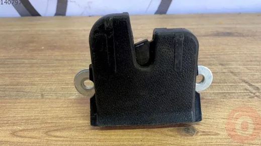 Volkswagen Jetta Kaput Arması çıkma parça - Bulut Otomotiv Orjinal Çıkma ve Yedek Parça İzmir