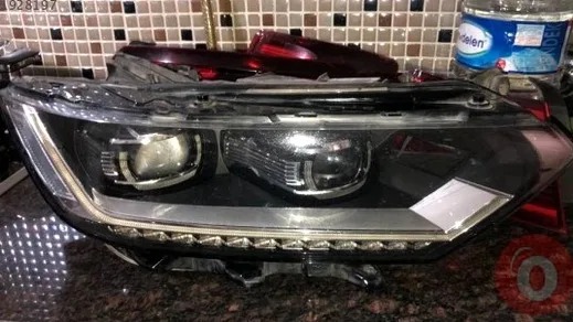 Volkswagen Passat Sağ Ön Far çıkma parça - Bulut Otomotiv Orjinal Çıkma ve Yedek Parça İzmir
