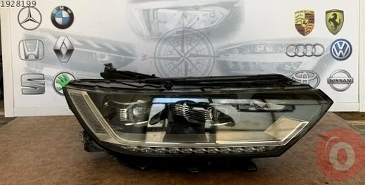 Volkswagen Passat Sağ Ön Far çıkma parça - Bulut Otomotiv Orjinal Çıkma ve Yedek Parça İzmir