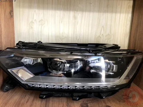 Volkswagen Passat Sol Ön Far çıkma parça - Bulut Otomotiv Orjinal Çıkma ve Yedek Parça İzmir