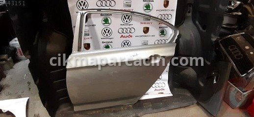 Volkswagen Passat Sağ Ön Kapı çıkma parça