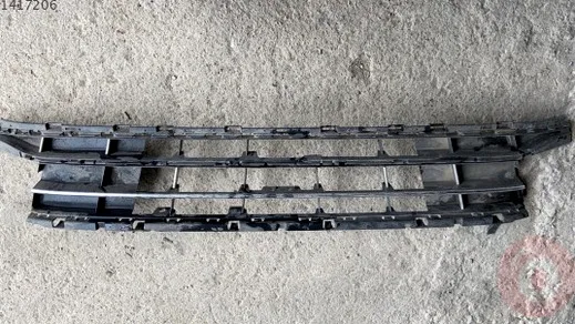 Volkswagen Passat Tampon Izgarası çıkma parça - Bulut Otomotiv Orjinal Çıkma ve Yedek Parça İzmir