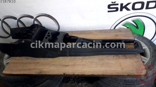 Volkswagen Polo Orta Konsol çıkma parça