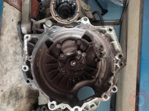 Volkswagen Golf Şanzıman Komple çıkma parça - KOÇAL OTOMOTİV Trabzon
