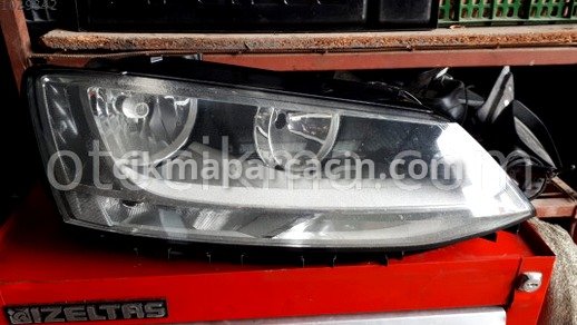Volkswagen Jetta Sağ Ön Far çıkma parça