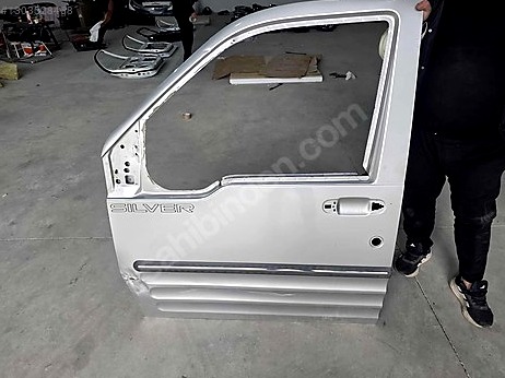 Ford Tourneo Connect Kapı (Ön Sağ) çıkma parça