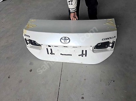 Toyota Corolla Bagaj Kapağı çıkma parça