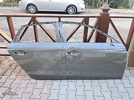 Audi A4 Kapı (Ön Sağ) çıkma parça