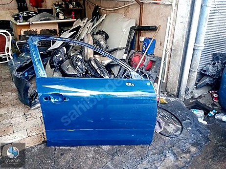 Audi A4 Kapı (Ön Sağ) çıkma parça