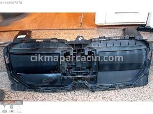 BMW 2 SERİSİ U06 ÜST MASKE HAVA GİRİŞİ KANALI