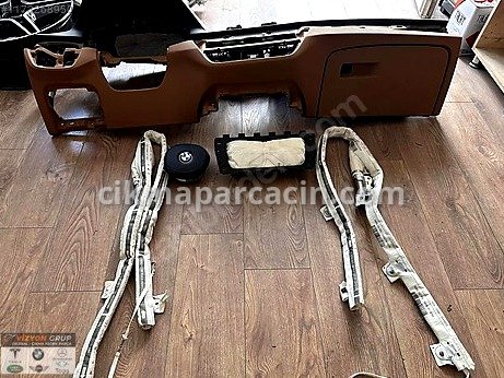BMW 5 Serisi Torpido çıkma parça