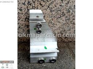 BMW 5 SERİSİ G60 ÖN TAMPON ALT DEMİRİ BAĞLANTI AYAĞI 9463974 ORJ